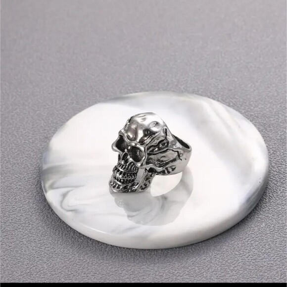 SKULL RING LARGE chunky skull GOTH ring - Picture 2 of 9